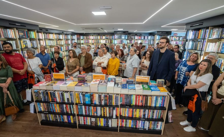 Lançamento do livro Caminhando Entre Estrelas, do autor Gilson Marques